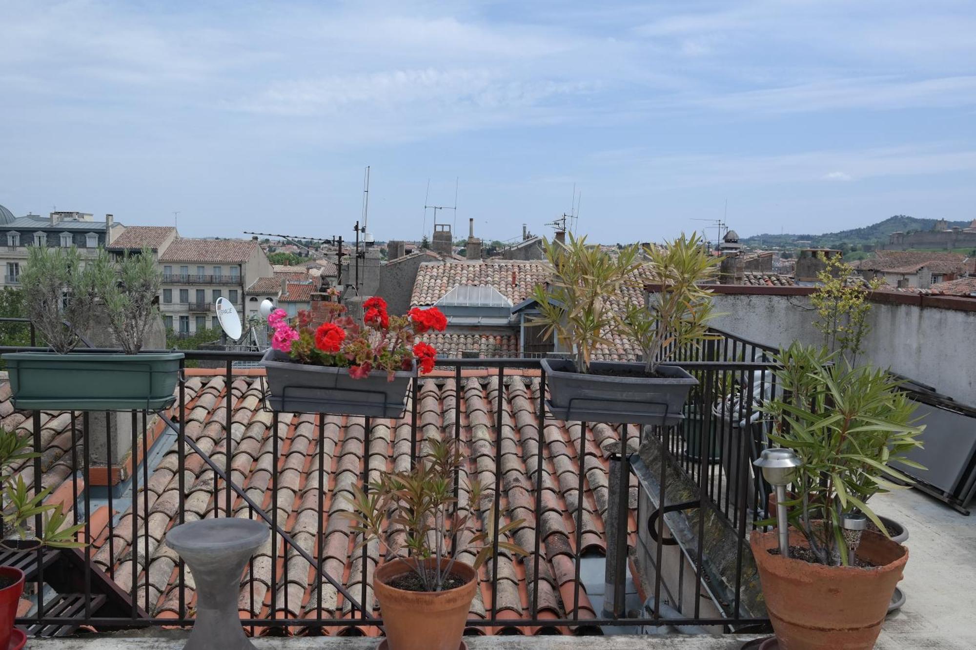 Penthouse Apartment Overlooking Place Carnot Carcassone Exterior photo