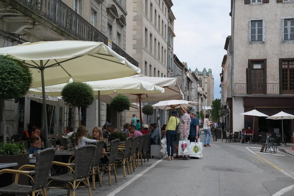 Penthouse Apartment Overlooking Place Carnot Carcassone Exterior photo