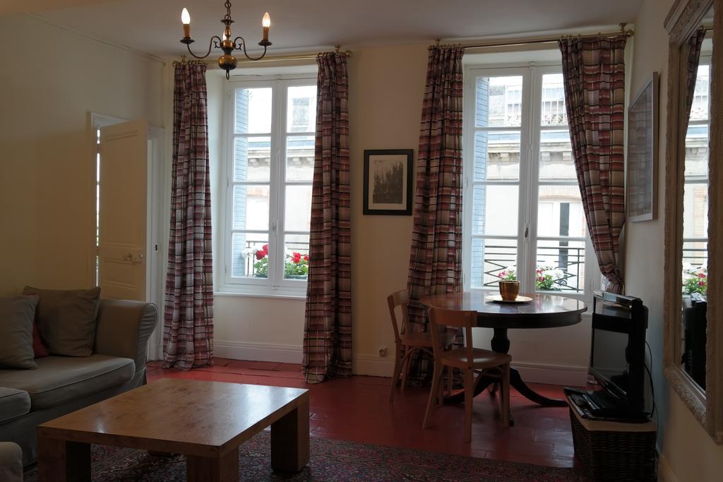 Penthouse Apartment Overlooking Place Carnot Carcassone Exterior photo
